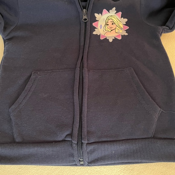 Disney’s frozen hooded sweatshirt. - Picture 4 of 6
